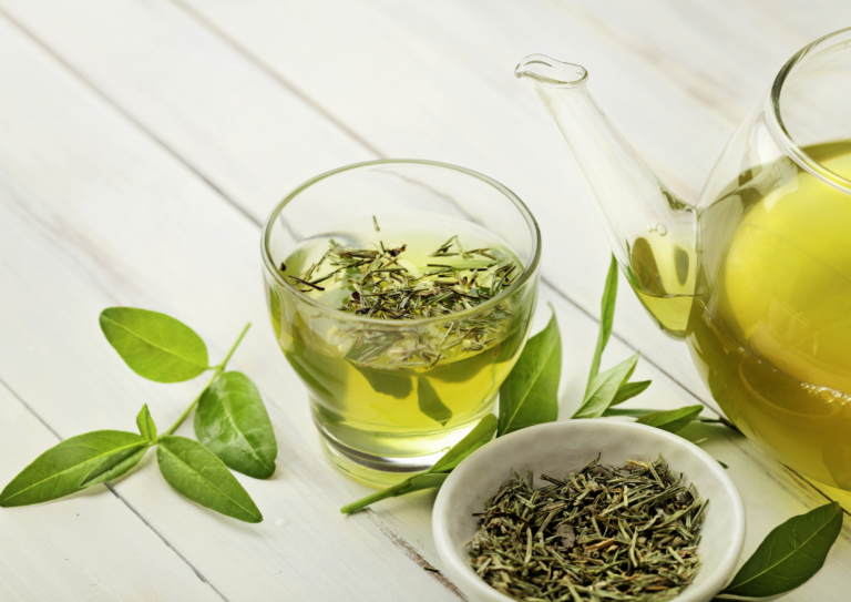 Zielona herbata : Poznaj jej zdrowotne właściwości.