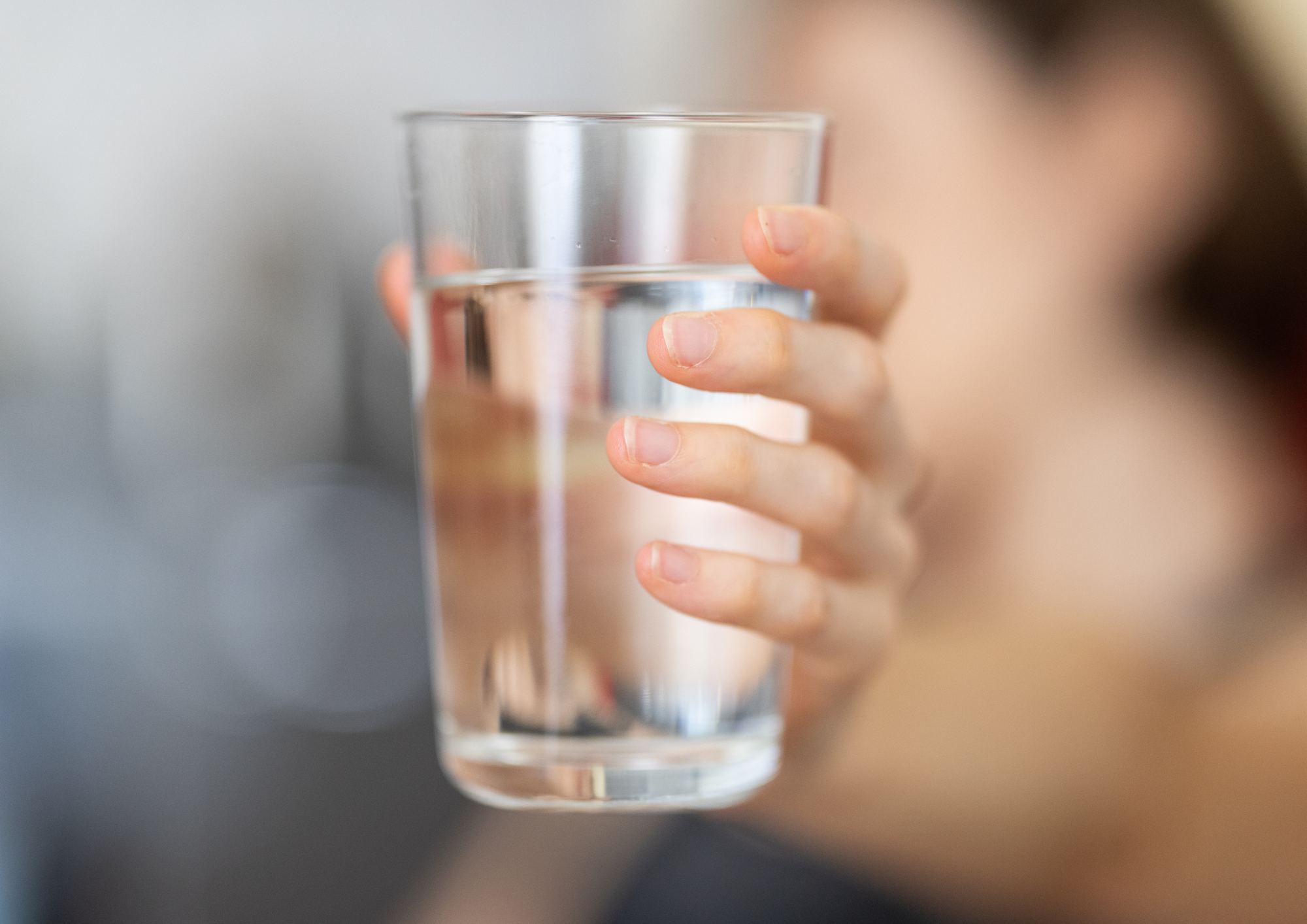 Korzyści z picia wody – ile powinniśmy pić każdego dnia?