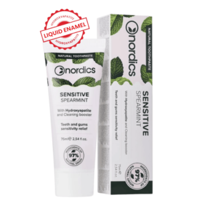 PASTA DO ZĘBÓW REMINERALIZUJĄCA SENSITIVE Z PŁYNNYM SZKLIWEM BEZ FLUORU 75 ml - NORDICS